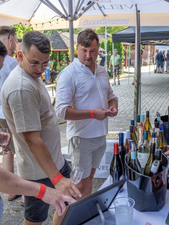 Združenie vinohradníkov a vinárov Veľký Kýr - ochutnávka