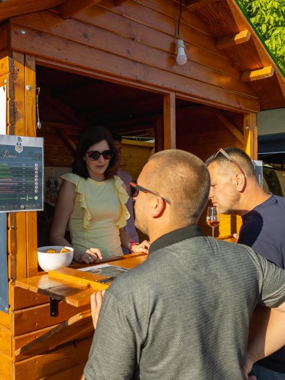 Vínny festival - Bátorové Kosihy - gastro stánky