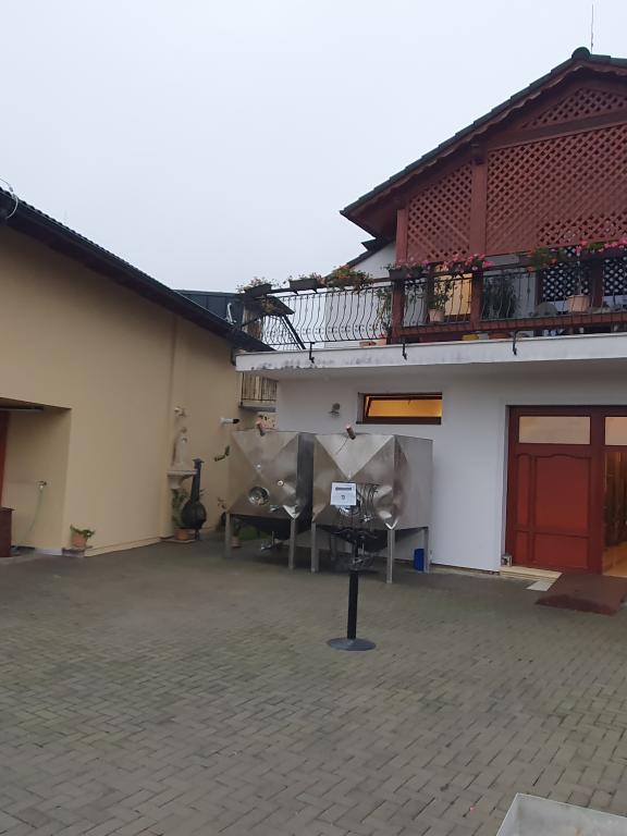 Letný večer pri harmonike, vinárstvo