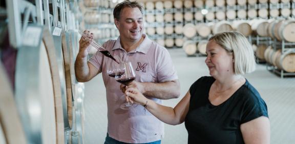 Allacher vinárstvo priamo v sudovej pivnici